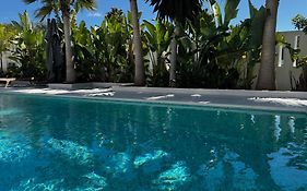 Family Holiday Bliss In Marbella- Beautiful Brand-New 4 Bedroom Villa With Garden, Private Pool & Jacuzzi, Marbesa 500 M To The Cabopino Beach